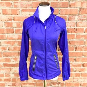 Like new Lululemon jacket. Size 6.